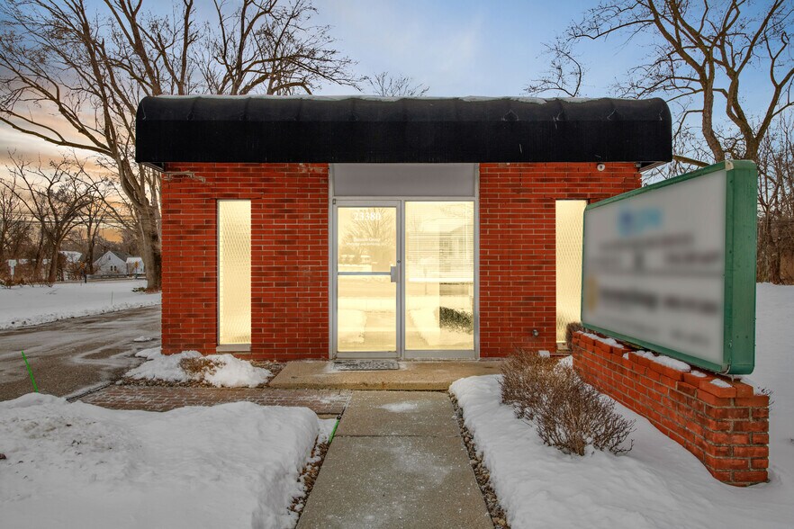23380 Goddard Rd, Taylor, MI à louer - Photo de l’immeuble – Image 1 sur 18
