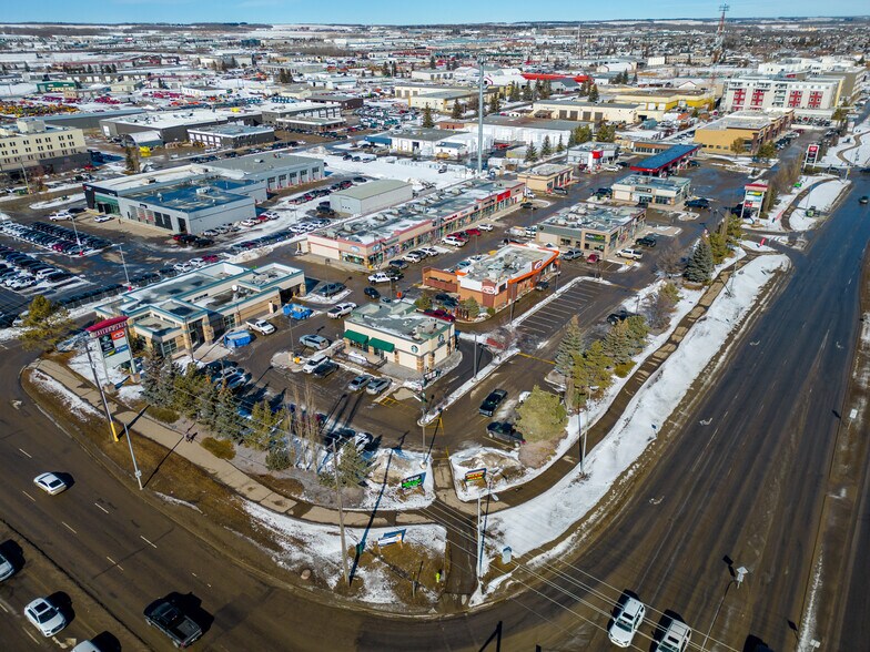 6730 Taylor Dr, Red Deer, AB à louer - Photo de l’immeuble – Image 3 sur 8