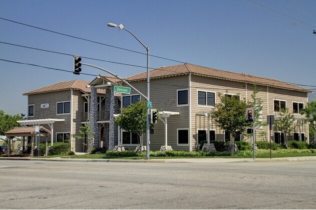 1025-1095 Bonita Ave, La Verne, CA à louer - Photo de l’immeuble – Image 3 sur 12