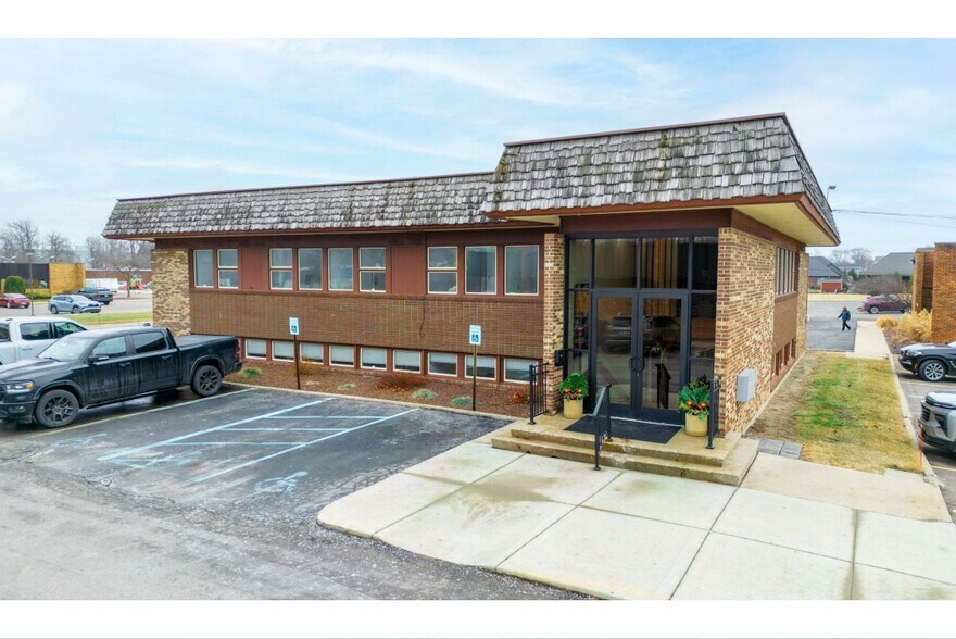 1600 Kingsway Ct, Trenton, MI à vendre - Photo de l’immeuble – Image 2 sur 9