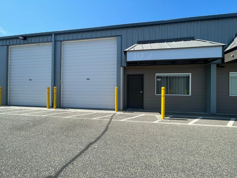 6223 W Deschutes Ave, Kennewick, WA à louer - Photo de l’immeuble – Image 2 sur 9