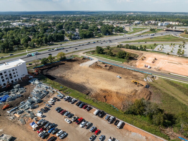 1070 Marinoni Drive, Fayetteville, AR à louer - Aérien – Image 3 sur 8