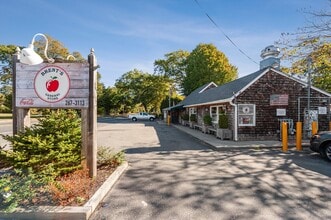 8 Montauk Hwy, East Hampton, NY à louer Photo de l’immeuble– Image 1 sur 18