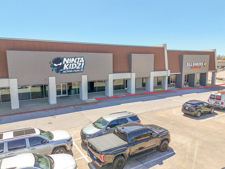 320 E Main St, Crowley, TX à vendre - Photo de l’immeuble – Image 3 sur 8