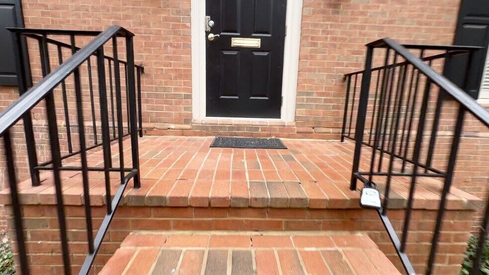 151 Village Pky NE, Marietta, GA à louer - Vidéo sur l’annonce professionnelle – Image 2 sur 14