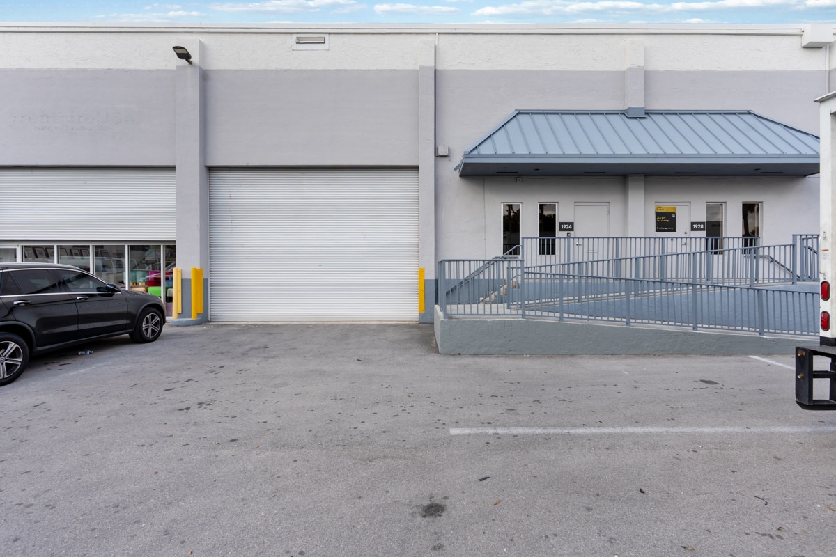 7950-7966 NW 14th St, Miami, FL à louer Photo de l’immeuble– Image 1 sur 17