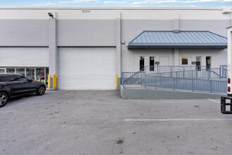 7950-7966 NW 14th St, Miami, FL à louer Photo de l’immeuble– Image 1 sur 17