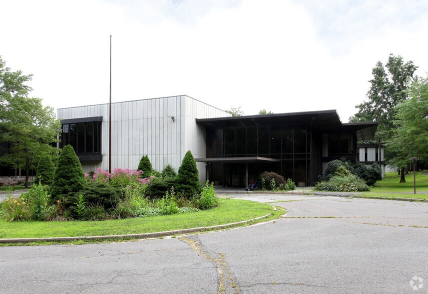 199 Benson Rd, Middlebury, CT à vendre - Photo de l’immeuble – Image 1 sur 1