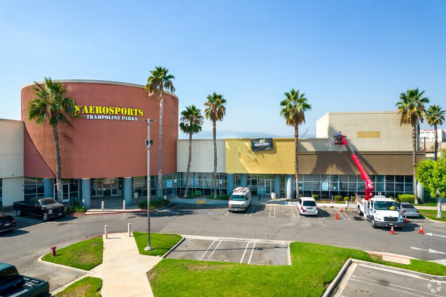 280 Teller St, Corona, CA à vendre - Photo de l’immeuble – Image 3 sur 8