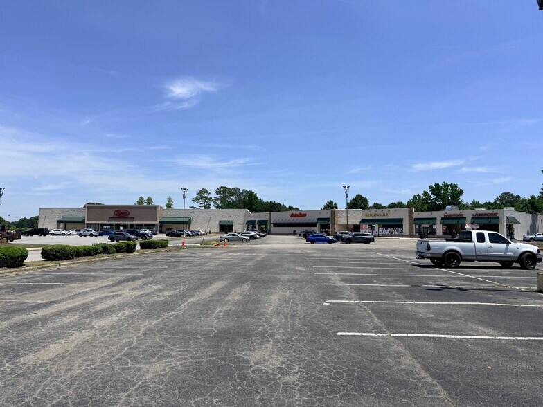 700 US Highway 301 E, Wilson, NC à louer - Photo de l’immeuble – Image 3 sur 5