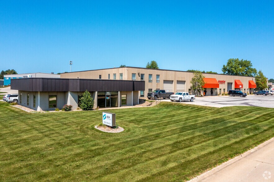 3100 101st St, Urbandale, IA à louer - Photo principale – Image 1 sur 10