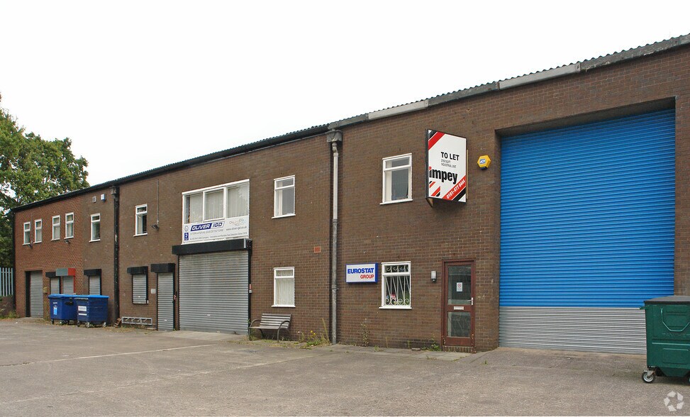 Pepper Rd, Stockport à louer - Photo de l’immeuble – Image 3 sur 4