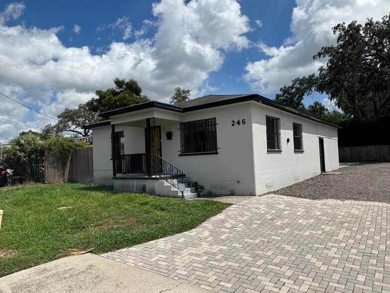 246 W Hillsborough Ave, Tampa, FL à louer - Photo de l’immeuble – Image 3 sur 16