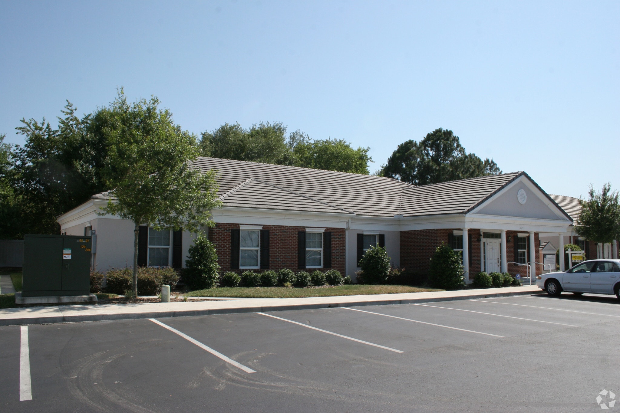 1749 S Kings Ave, Brandon, FL à louer Photo principale– Image 1 sur 7