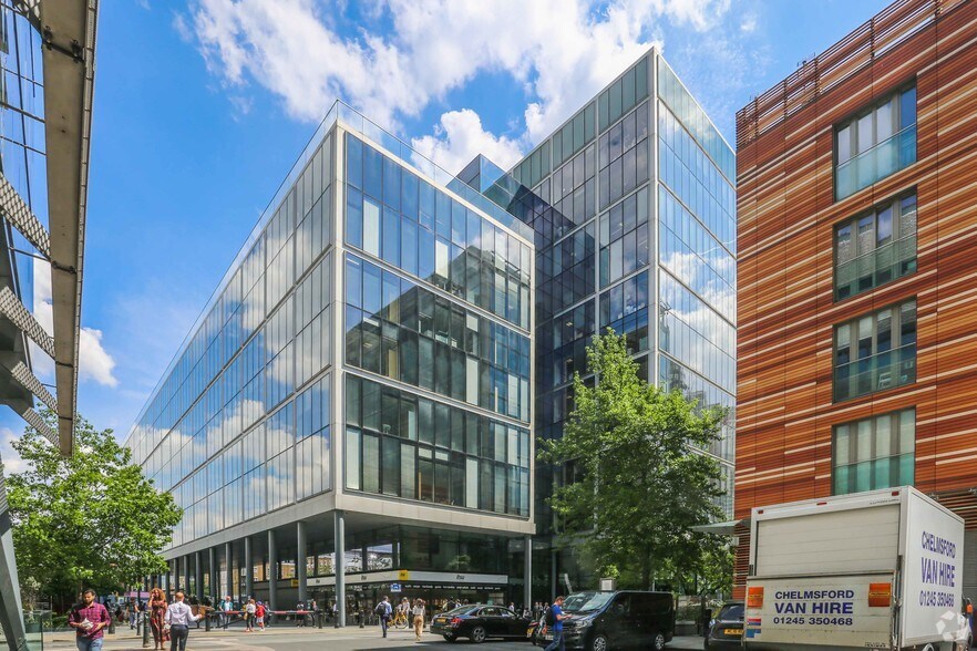 1-10 Bishops Sq, Londres à louer - Photo de l’immeuble – Image 2 sur 20