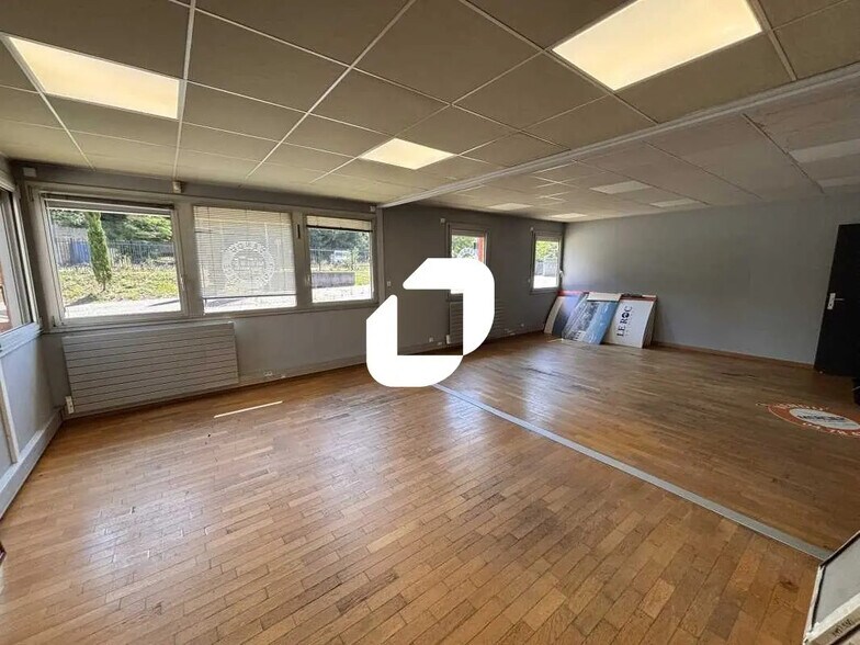 Bureau dans Lissieu à louer - Photo de l’immeuble – Image 3 sur 23
