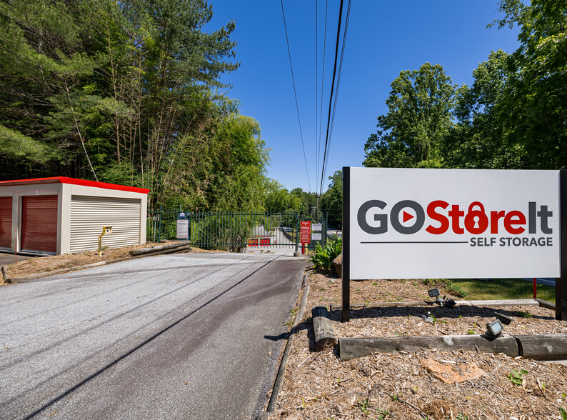270 Mills Gap Rd, Asheville, NC à louer - Photo de l’immeuble – Image 1 sur 6