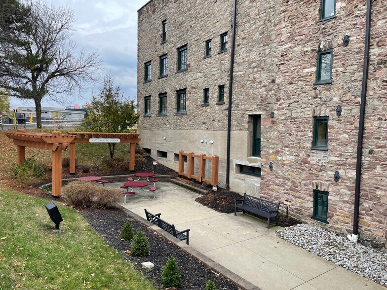 1 Mt Hope Ave, Rochester, NY à vendre - Photo de l’immeuble – Image 3 sur 29