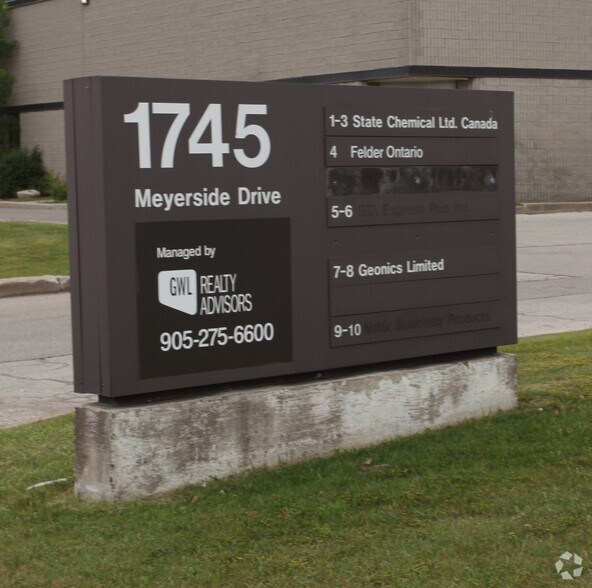 1745 Meyerside Dr, Mississauga, ON à louer - Photo de l’immeuble – Image 2 sur 6