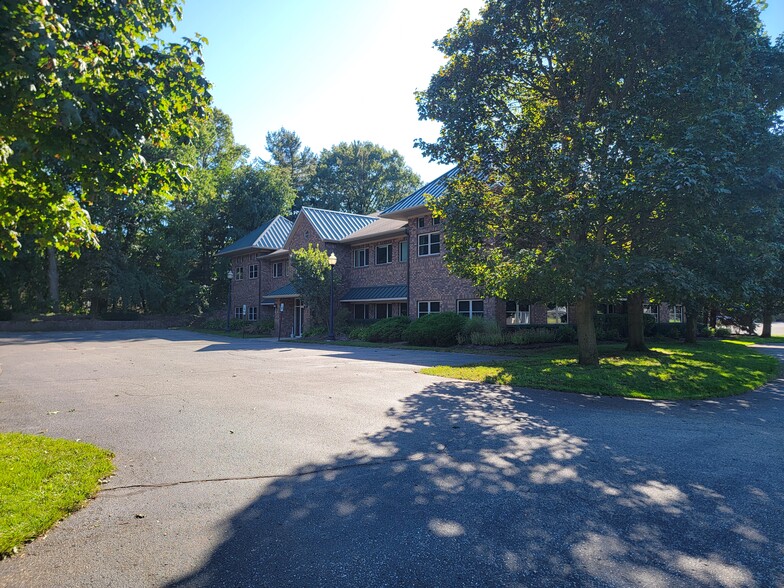 12930 James St, Holland, MI à louer - Photo de l’immeuble – Image 2 sur 8