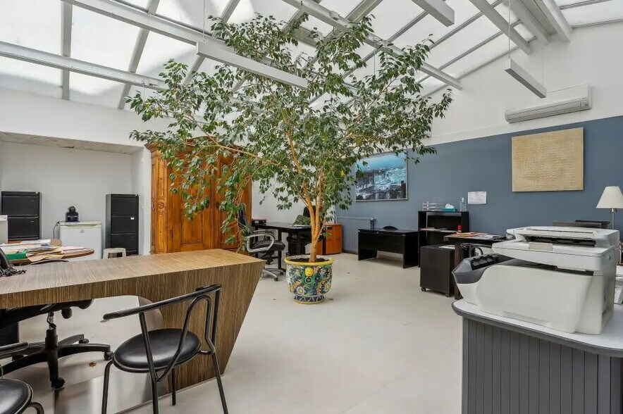 20 Rue Augereau, Paris à louer - Photo de l’immeuble – Image 2 sur 9