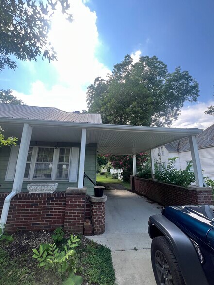 505 Grace Ave, Sevierville, TN à louer - Photo de l’immeuble – Image 2 sur 8