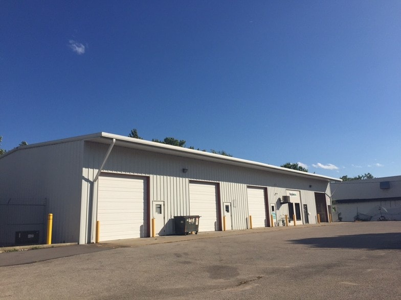 1075 Rockford Rd SW, Cedar Rapids, IA à vendre - Photo de l’immeuble – Image 2 sur 2