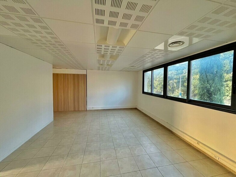 Bureau dans Mouans-Sartoux à vendre - Photo intérieure – Image 2 sur 8