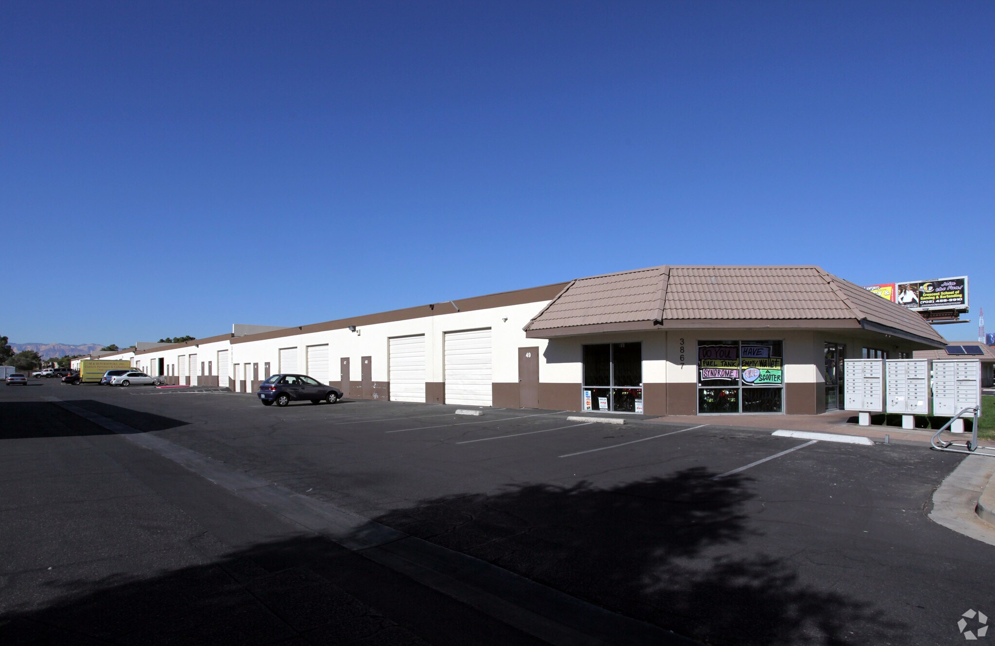 3867 S Valley View Blvd, Las Vegas, NV à louer Photo principale– Image 1 sur 20
