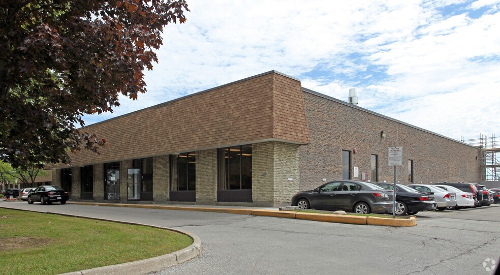 1361 Huntingwood Dr, Toronto, ON à louer - Photo de l’immeuble – Image 1 sur 7