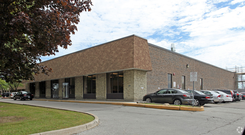 1361 Huntingwood Dr, Toronto, ON à louer - Photo principale – Image 1 sur 2