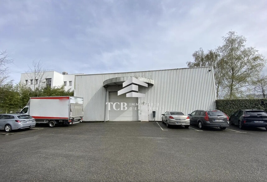 Local d’activités dans La Chapelle-sur-Erdre à louer - Photo de l’immeuble – Image 1 sur 11