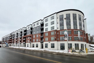 180 Kanata Av, Ottawa, ON à louer Photo de l’immeuble– Image 1 sur 3