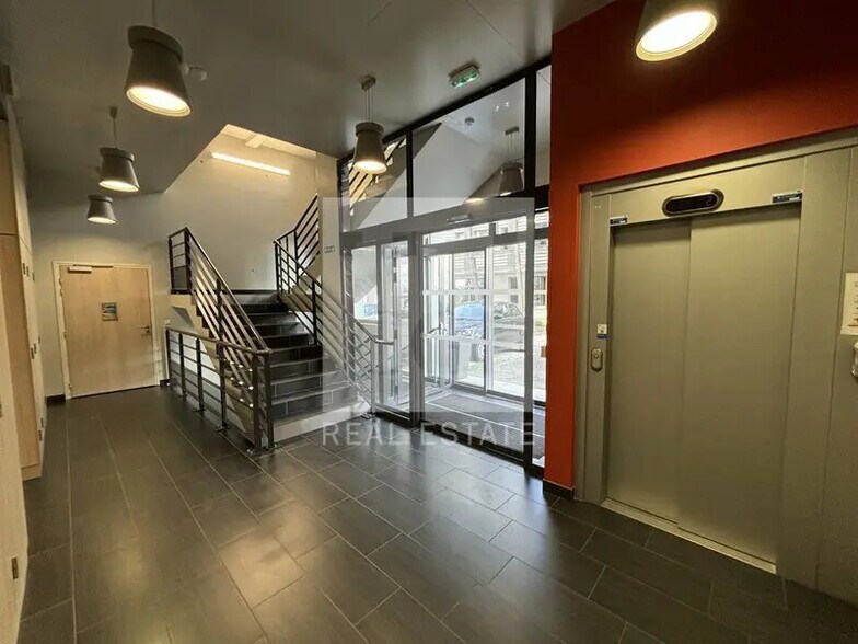 22 Avenue Lionel Terray, Jonage à vendre - Hall d’entrée – Image 3 sur 10