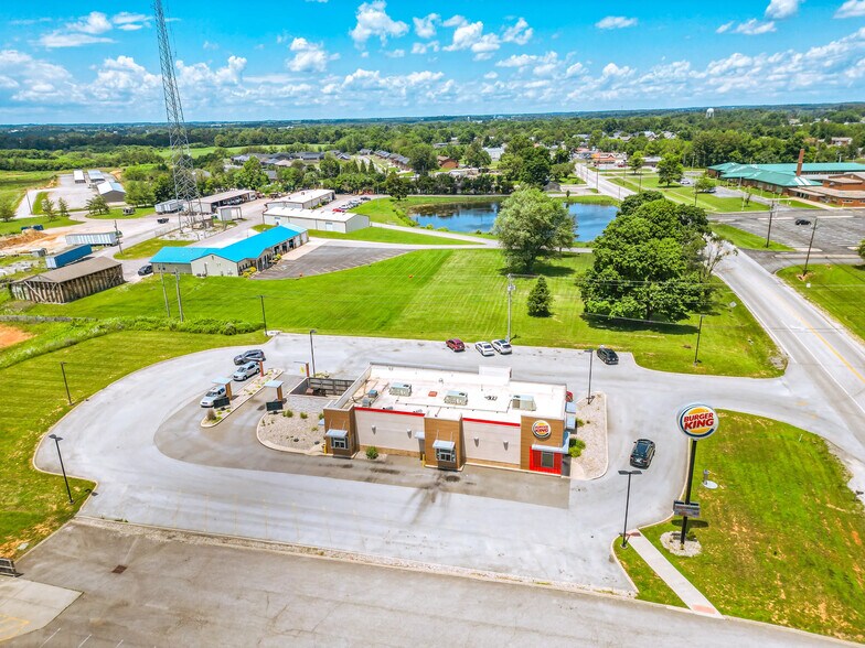 926 S Lincoln Blvd, Hodgenville, KY à vendre - Photo de l’immeuble – Image 3 sur 12