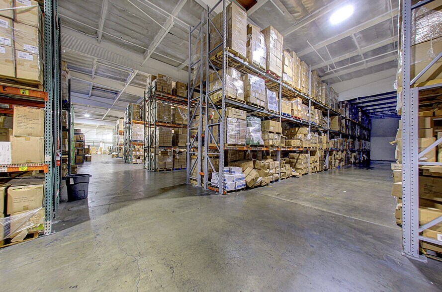 8122 Maie Ave, Los Angeles, CA à vendre - Photo de l’immeuble – Image 3 sur 27