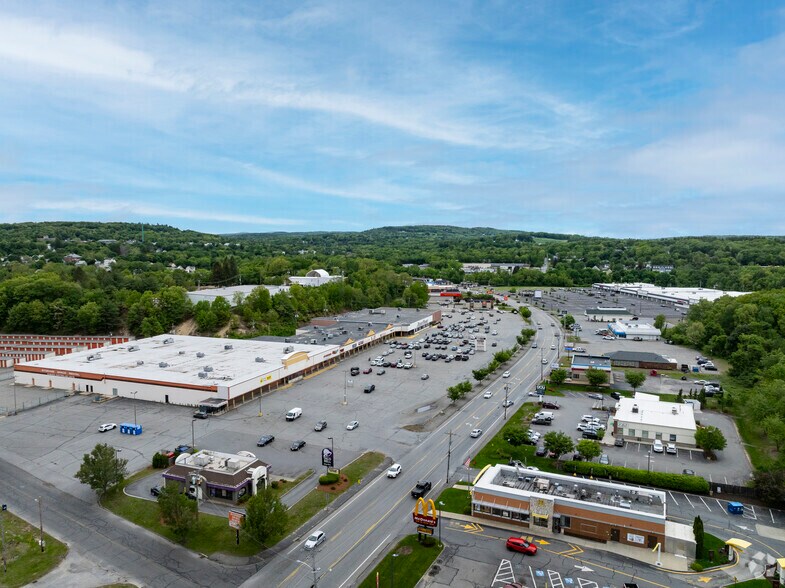 353-385 John Fitch Hwy, Fitchburg, MA à louer - Photo de l’immeuble – Image 3 sur 5