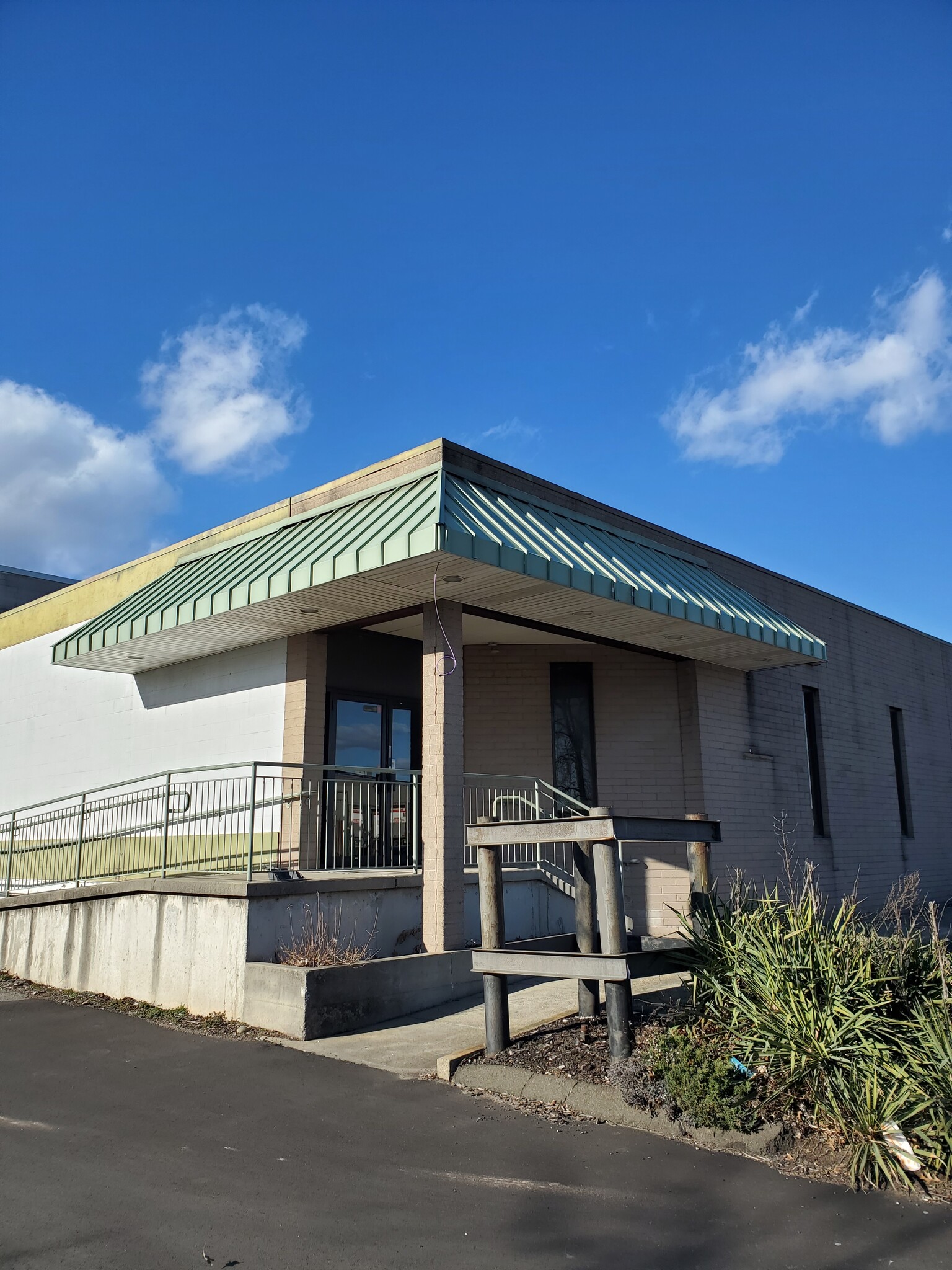 240 Sargent Dr, New Haven, CT à louer Photo principale– Image 1 sur 5