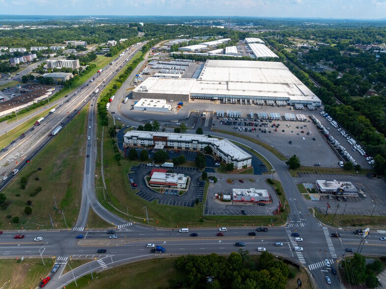 101-114 Space Park N, Goodlettsville, TN à louer - Photo de l’immeuble – Image 3 sur 11