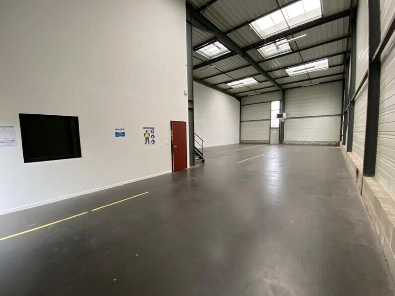 Bureau dans Saint-Priest à louer - Photo intérieure – Image 2 sur 6