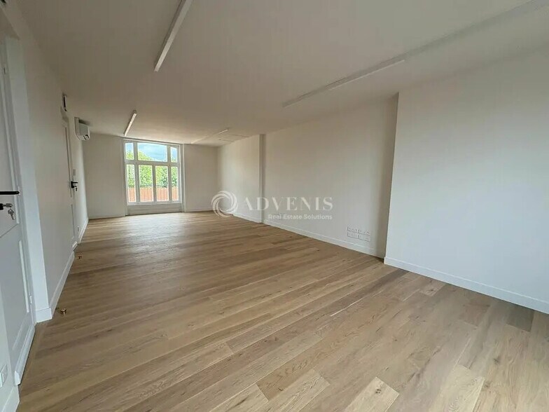 Bureau dans Lille à louer - Photo de l’immeuble – Image 3 sur 12
