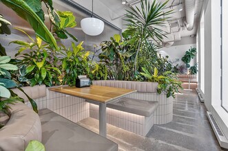385 Viger Avenue W Humaniti, Montréal, QC à louer Photo intérieure– Image 1 sur 8