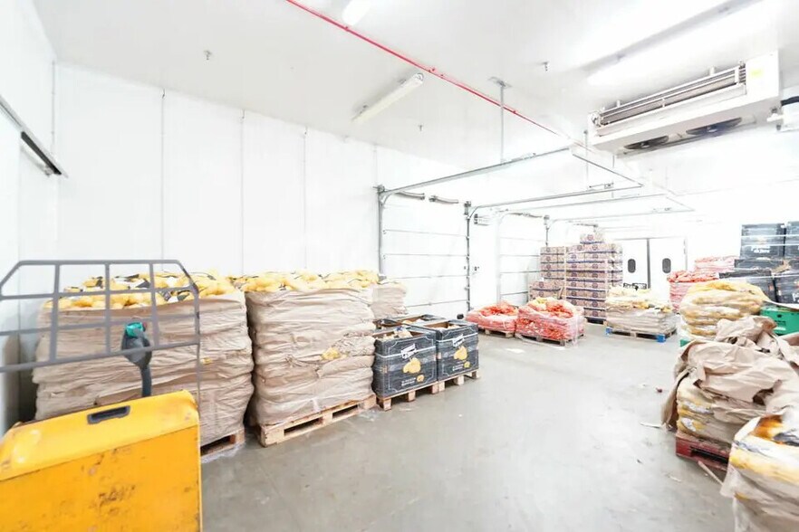 Bureau dans Mions à louer - Photo de l’immeuble – Image 3 sur 35