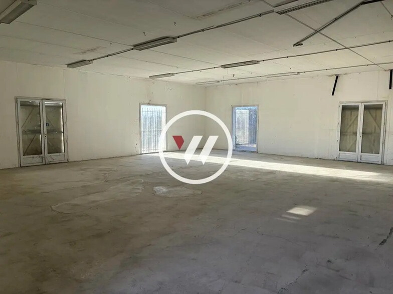 Local d’activités dans Septèmes-les-Vallons à louer - Photo de l’immeuble – Image 2 sur 8