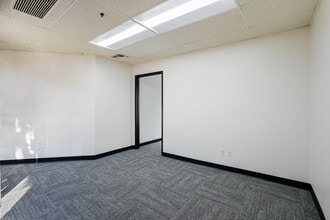 2530 E Corporate Pl, Monterey Park, CA à louer Photo intérieure– Image 2 sur 18