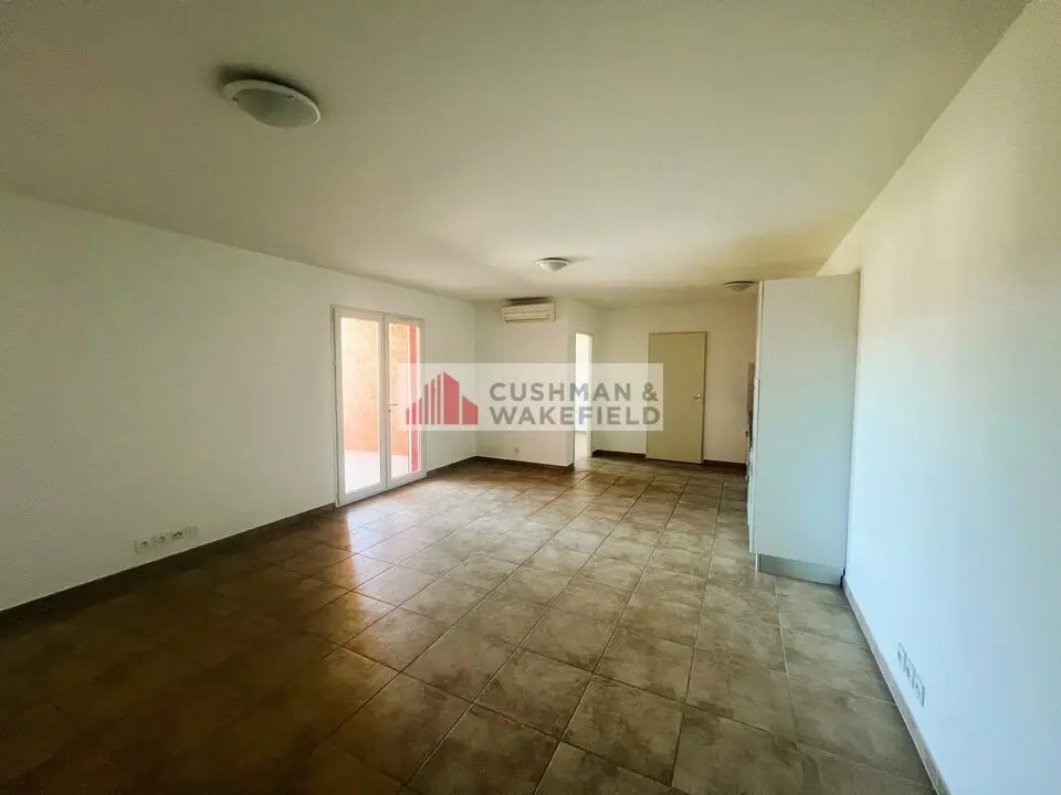 Bureau dans Marguerittes à louer Photo intérieure– Image 1 sur 4