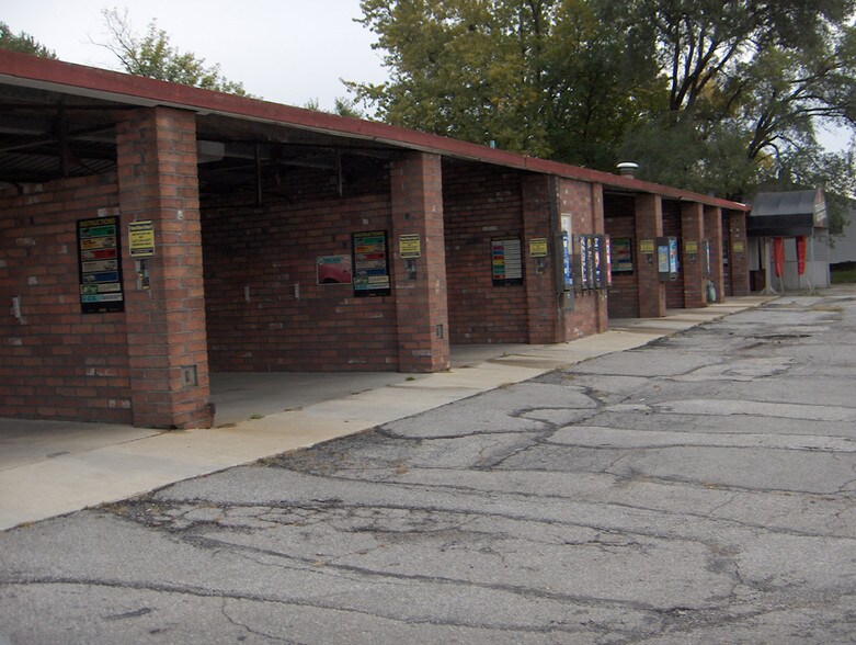612-626 N Reynolds Rd, Toledo, OH à vendre - Photo de l’immeuble – Image 3 sur 20