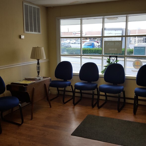 630 Winchester Ave, Martinsburg, WV à louer - Photo de l’immeuble – Image 2 sur 3