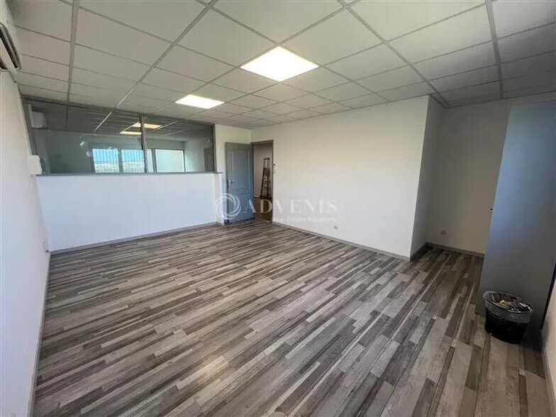 Bureau dans Meyzieu à louer - Photo de l’immeuble – Image 3 sur 7