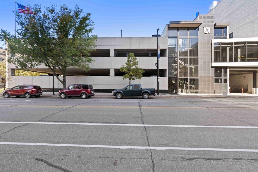 118 2nd Ave SE, Cedar Rapids, IA à louer - Photo de l’immeuble – Image 2 sur 7